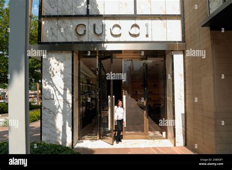 gucci in manhasset.